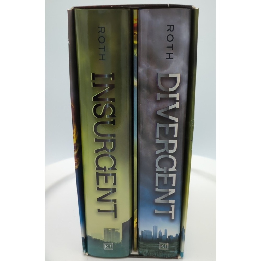 Collector Boxed Set by V. Roth Divergent Insurgent 1 & 2 with World of Divergent